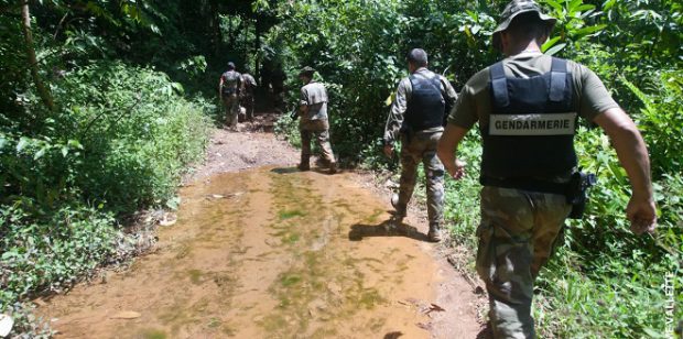 Le procès de caïds de l’or guyanais prévenus dans l’affaire du meurtre de deux militaires abattus à l’arme de guerre à Dorlin…