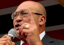 Au Suriname, deux petits partis politiques demandent la démission de Bouterse lequel affirme qu’il se représentera aux prochaines élections