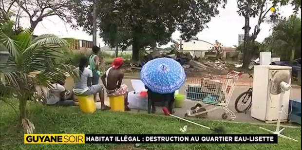 Cité Eau Lisette : une opération d’évacuation de 4 familles d’étrangers et de démolition de leurs habitations, pilotée par la mairie de Cayenne, sans decision de justice et sans huissier…