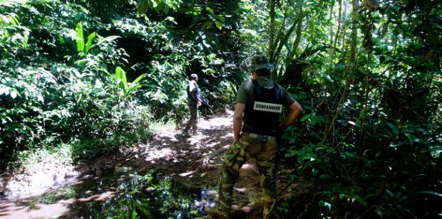Echanges de tirs entre le milieu de l’or clandestin et les forces de l’ordre : un Brésilien de 54 ans, disant avoir été gardien de prison, mis en examen pour « tentative de meurtre »