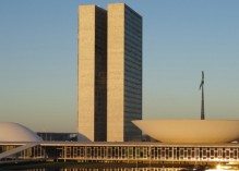 Le président de la Chambre des députés suspend la procédure de destitution de Dilma Rousseff
