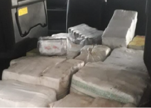 Autour de 400 kilos de cocaïne trouvés dans une camionnette lors d’une descente au sein d’un domicile à Paramaribo