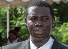 Affaire de la «gifle» infligée au maire d’Apatou par un employé de mairie militant syndical : l’auteur présumé, suspendu de ses fonctions, doit passer devant le conseil de discipline…