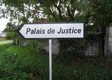 Le tribunal a retenu le risque de récidive et l’épée de Damoclès du sursis probatoire pour maintenir Frédéric Stanley Jean-Baptiste en détention
