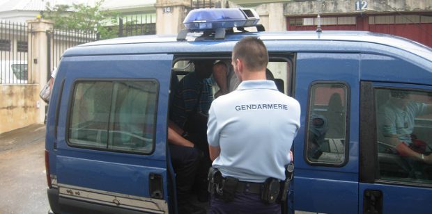 Plusieurs procès en comparution immédiate reportés faute d’escorte pour les détenus : un problème d’escadron de gendarmerie « en demi-effectif » pendant cette période de relève