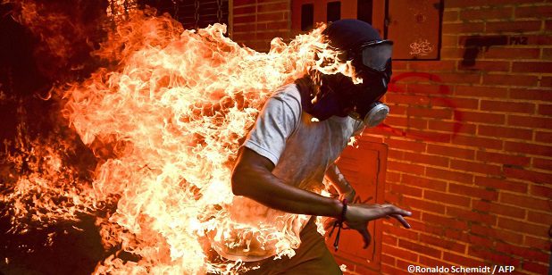 « Le chaos et les flammes » au Venezuela,  photo de presse de l’année