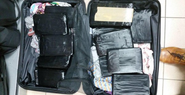 Interceptée avec plus de 15 kilos de cocaïne dans ses bagages, une Cayennaise laissée libre par le tribunal correctionnel dans l’attente de son procès reporté