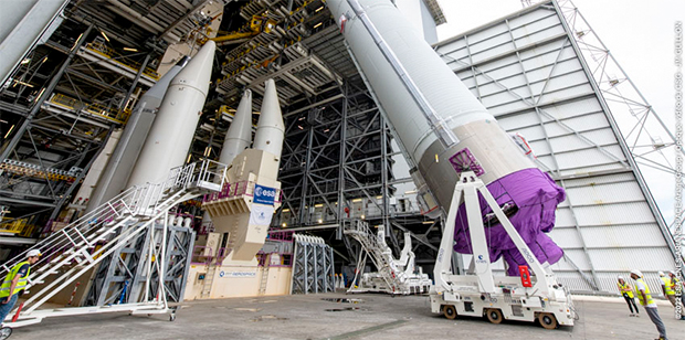 Les étages « principal et supérieur » du lanceur inaugural d’Ariane 6 en route vers la Guyane