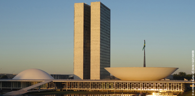 Le président de la Chambre des députés suspend la procédure de destitution de Dilma Rousseff