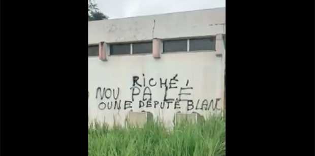 Tag raciste anti-blanc à Kourou, le PSG, soutien de David Riché,  ne veut pas de Ku Klux Klan noir en Guyane