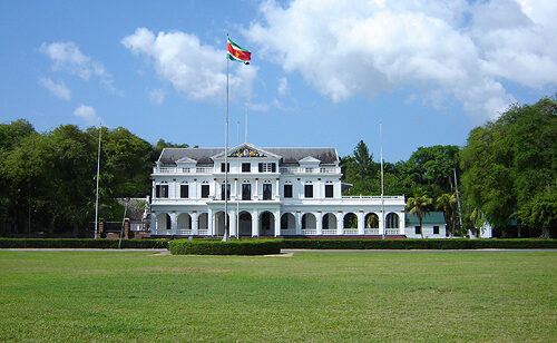 Le Suriname négocie auprès de Pékin une restructuration de sa dette