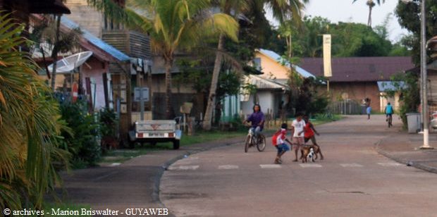 Macron-Le Pen : leurs projets et la Guyane