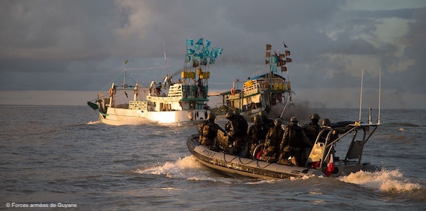 La pêche illégale : faut-il la contenir, l’éradiquer ou la transformer ?